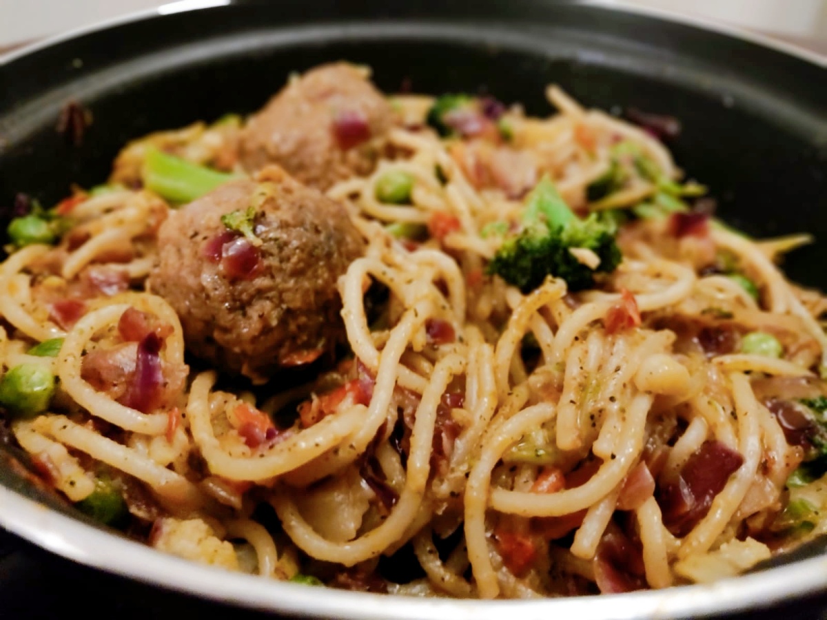 Mock meatball spaghetti - Mons Vegan Kitchen